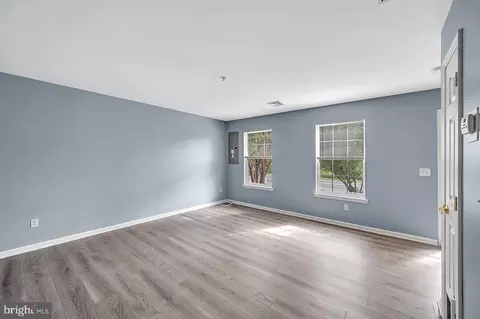Living - 4 Turtle Ct, Delanco, NJ 08075 photo 2 of 7