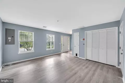 Living - 4 Turtle Ct, Delanco, NJ 08075 photo 1 of 7