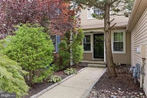 54 Farnwood Rd, Mount Laurel, NJ 08054