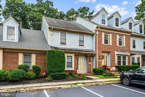 201 Williamsburg Ct, Marlton, NJ 08053