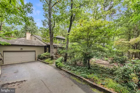 6 Dickson Dr, Medford, NJ 08055