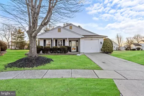 15 Pine Brook Ct, Columbus, NJ 08022