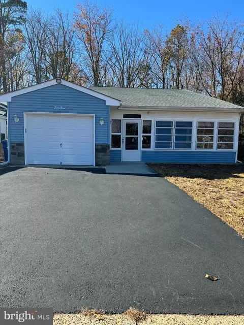 53 Huntington Dr, Southampton, NJ 08088
