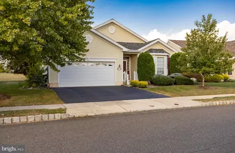 11 Ashford Ct, Columbus, NJ 08022