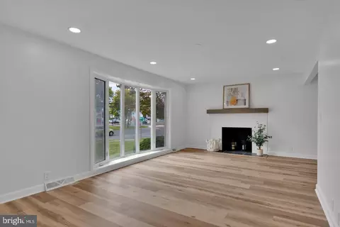 Living - 71 S Maple Ave, Marlton, NJ 08053 photo 2 of 6
