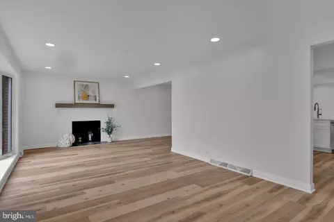 Living - 71 S Maple Ave, Marlton, NJ 08053 photo 1 of 6