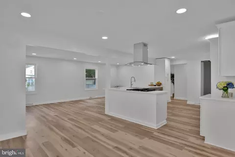 Entry Way - 71 S Maple Ave, Marlton, NJ 08053 photo 4 of 14