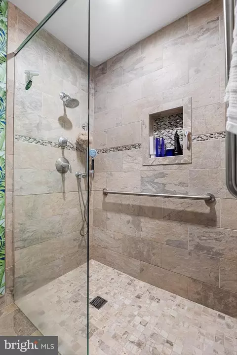 Bath - 17 E Oleander Dr, Mount Laurel, NJ 08054 photo 2 of 2