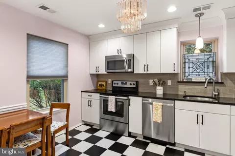 Kitchen - 17 E Oleander Dr, Mount Laurel, NJ 08054 photo 2 of 3
