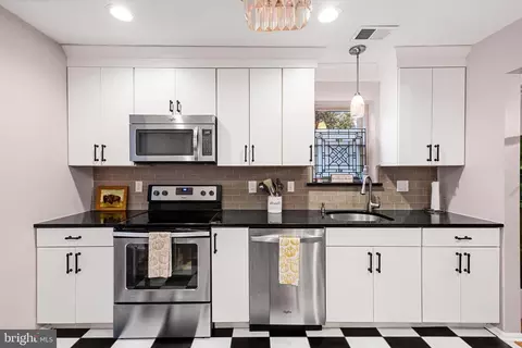 Kitchen - 17 E Oleander Dr, Mount Laurel, NJ 08054 photo 1 of 3