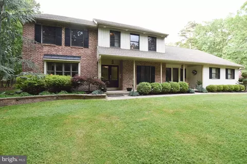 4 Autumn Ct, Medford, NJ 08055