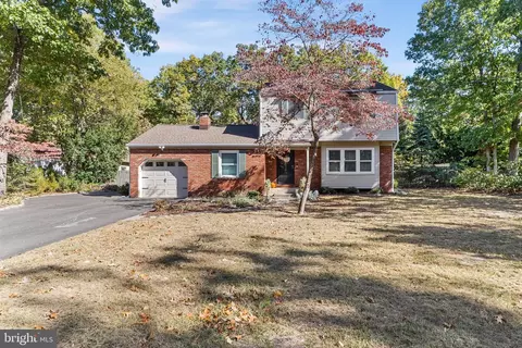 233 Lakeshore Dr, Marlton, NJ 08053