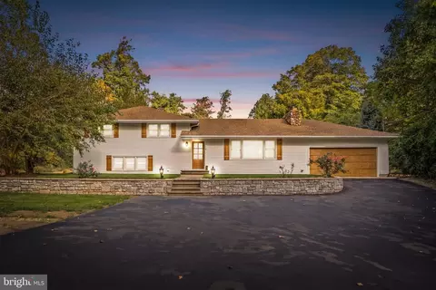 719 Monmouth Rd, Chesterfield, NJ 08515