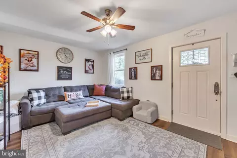 Entry Way - 221 Maple Ave, Delanco, NJ 08075 photo 3 of 7