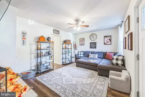 Entry Way - 221 Maple Ave, Delanco, NJ 08075 photo 1 of 7