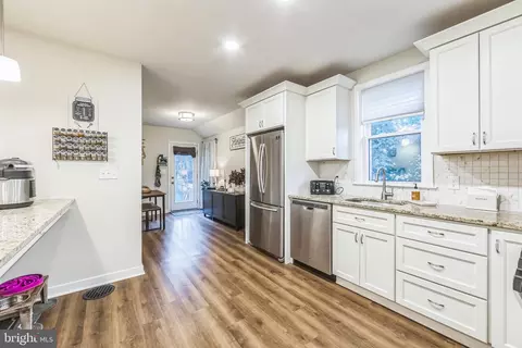 Entry Way - 221 Maple Ave, Delanco, NJ 08075 photo 4 of 7