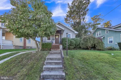 221 Maple Ave, Delanco, NJ 08075