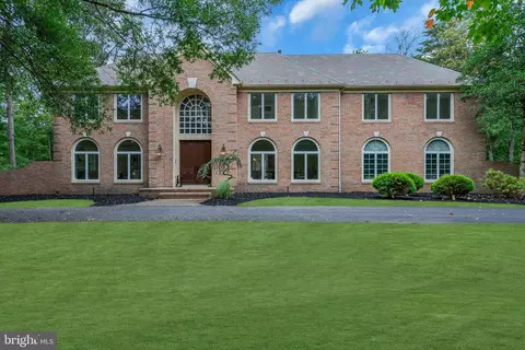11 Woodsfield Ct, Medford, NJ 08055
