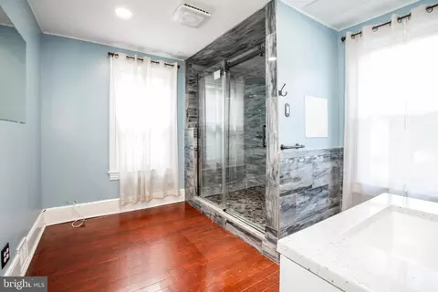 Entry Way - 527 Broad St, Beverly, NJ 08010 photo 3 of 4