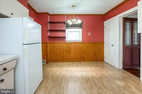 Entry Way - 527 Broad St, Beverly, NJ 08010 photo 2 of 4