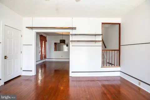 Living - 527 Broad St, Beverly, NJ 08010 photo 1 of 3