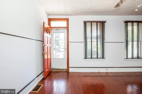 Entry Way - 527 Broad St, Beverly, NJ 08010 photo 1 of 4