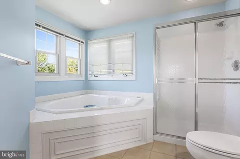 Bath - 16 Byron Dr, Mount Laurel, NJ 08054 photo 3 of 4