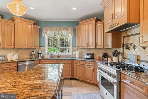 Kitchen - 6 Fox Hill Dr, Southampton, NJ 08088 photo 2 of 5