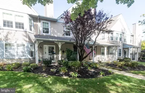 202 Sweetwater Dr, Cinnaminson, NJ 08077