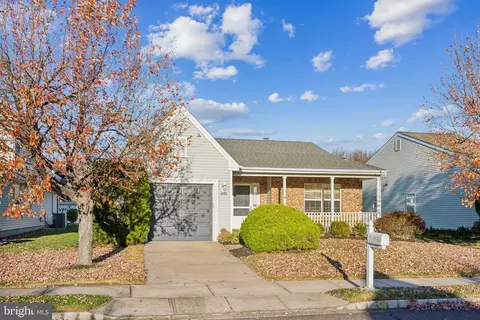 403 Aster Pl, Mount Laurel, NJ 08054