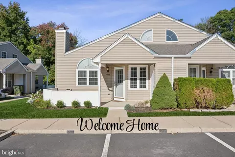 1208 Megans Ln, Burlington, NJ 08016
