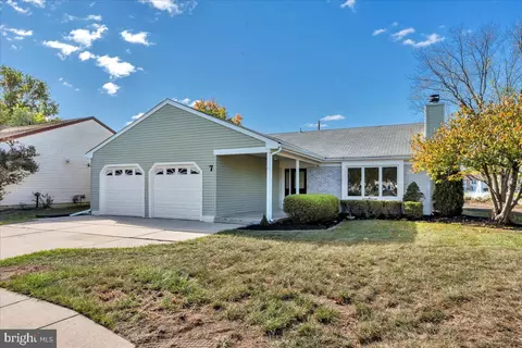 7 Locust Ct, Mount Laurel, NJ 08054