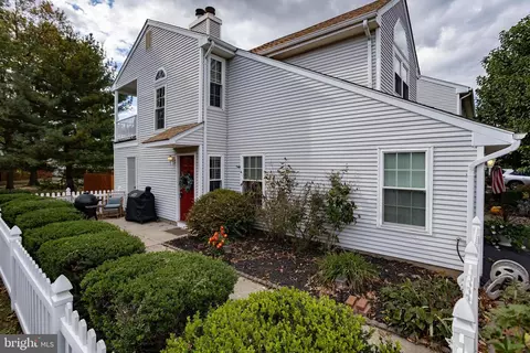 321 Birch Hollow Dr, Bordentown, NJ 08505
