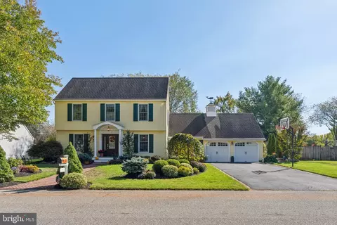 135 Hickory Ln, Medford, NJ 08055