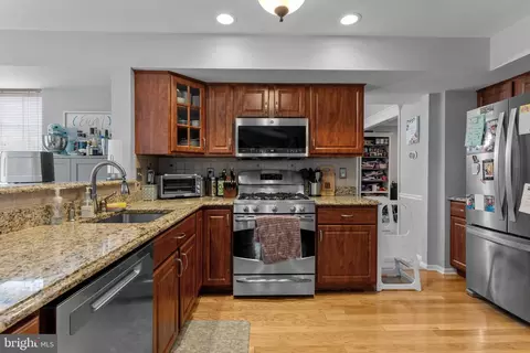 Kitchen - 17 Springcress Dr, Delran, NJ 08075 photo 2 of 2