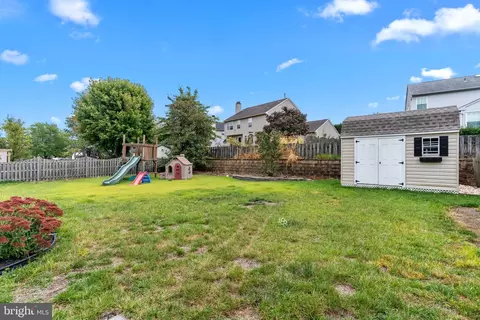 Exterior - 17 Springcress Dr, Delran, NJ 08075 photo 6 of 8