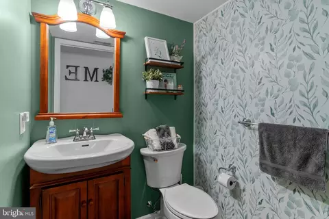 Bath - 17 Springcress Dr, Delran, NJ 08075 photo 1 of 3