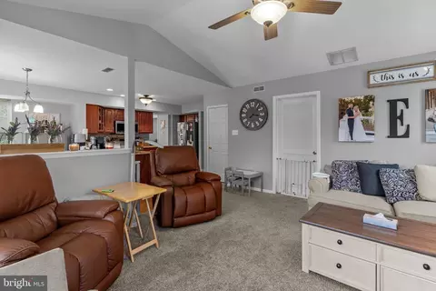 Entry Way - 17 Springcress Dr, Delran, NJ 08075 photo 5 of 6