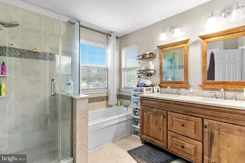 Bath - 17 Springcress Dr, Delran, NJ 08075 photo 2 of 3