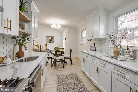 716 S Chester Ave, Delran, NJ 08075