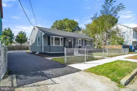 419 Magnolia St, Beverly, NJ 08010