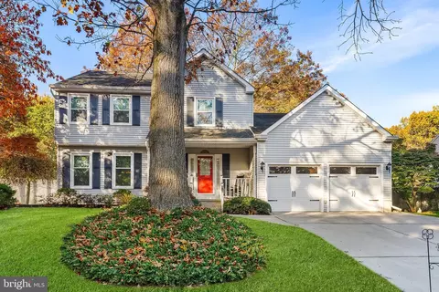 107 Squirrel Tree Ln, Mount Laurel, NJ 08054