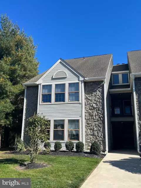 12 Bridgewater Dr, Marlton, NJ 08053