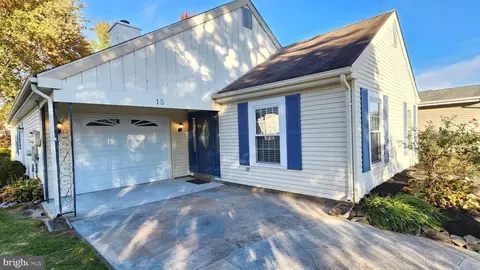 15 Dartmoor Pl, Southampton, NJ 08088