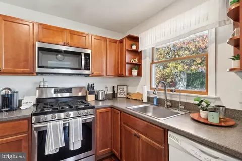 Kitchen - 335 Ithaca Ave, Delran, NJ 08075 photo 4 of 4