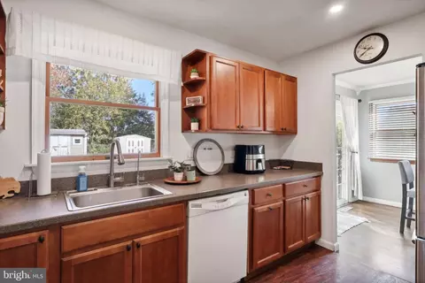 Kitchen - 335 Ithaca Ave, Delran, NJ 08075 photo 2 of 4