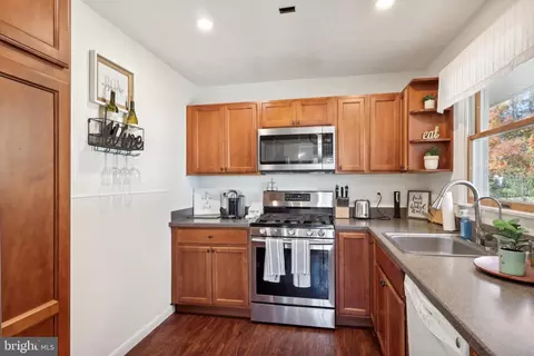 Kitchen - 335 Ithaca Ave, Delran, NJ 08075 photo 3 of 4