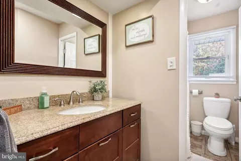 Entry Way - 335 Ithaca Ave, Delran, NJ 08075 photo 3 of 4