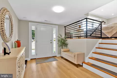 2 Flintstone Dr, Marlton, NJ 08053