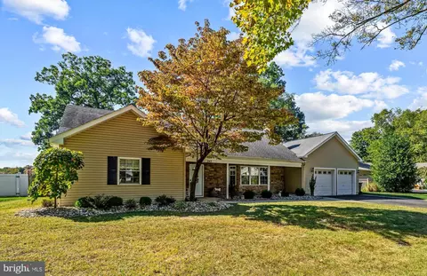 245 Club House Dr, Willingboro, NJ 08046